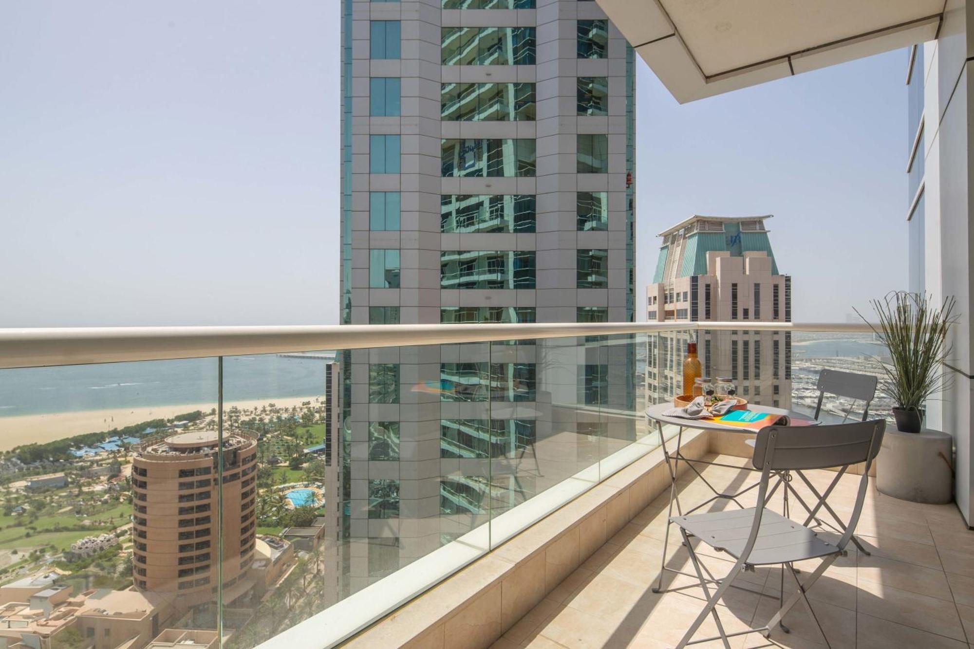 Frank Porter - Botanica Tower 1 अपार्टमेंट
